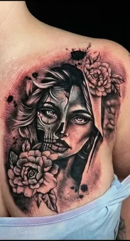 Fertiges Cover-Up: Catrina-Portrait mit Rosen