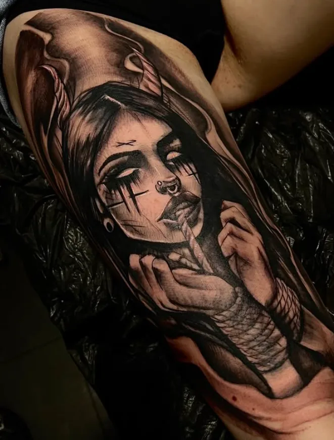 Gesicht & Schere Tattoo